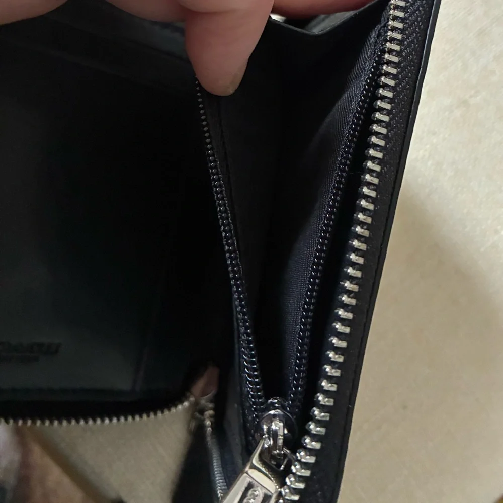 Rare Coach small zip around bifold Signature  Leather wallet with glitter Cs - Picture 5 of 6